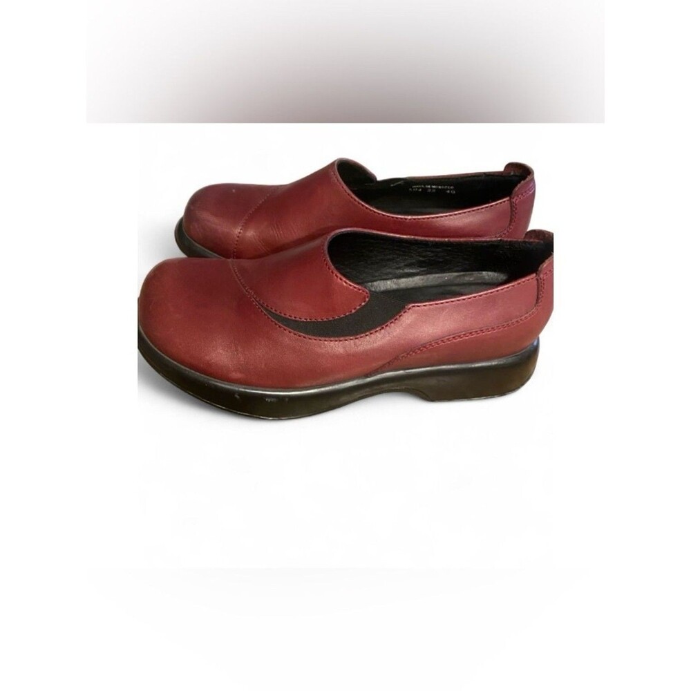 Dansko Women's Wine Leather Slip-On Flats burgundy Size 40